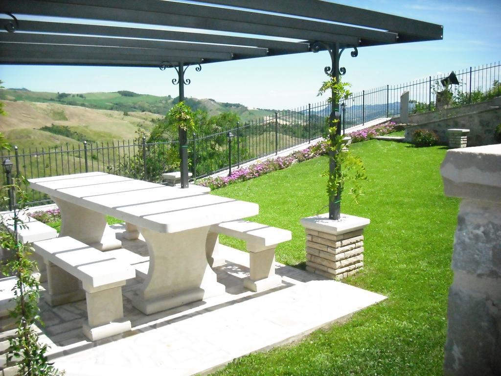 Belvilla By Oyo Graceful Apartment With Garden Petrella Guidi Extérieur photo