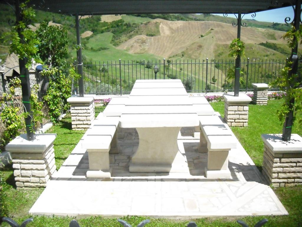 Belvilla By Oyo Graceful Apartment With Garden Petrella Guidi Extérieur photo