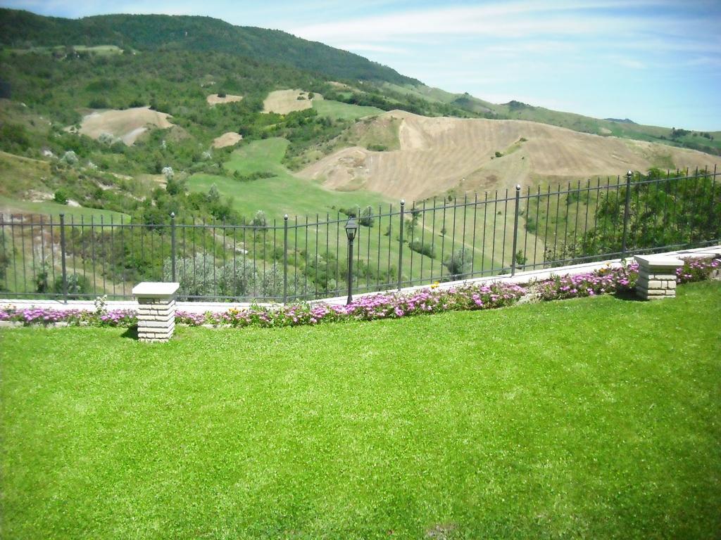 Belvilla By Oyo Graceful Apartment With Garden Petrella Guidi Extérieur photo