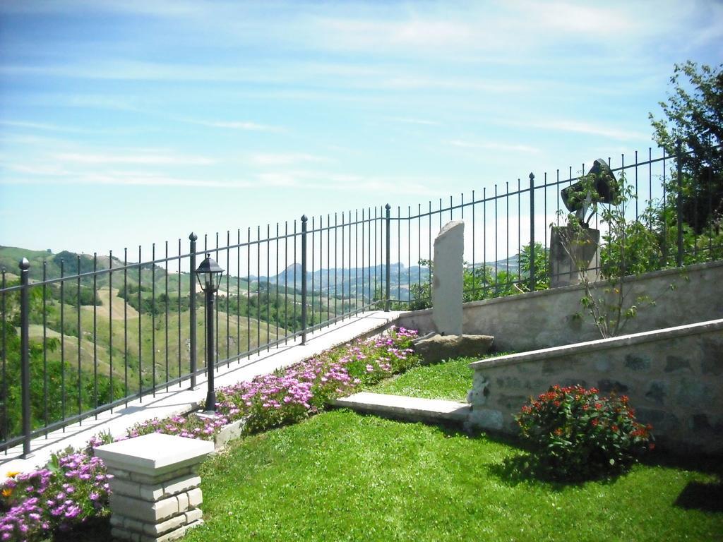 Belvilla By Oyo Graceful Apartment With Garden Petrella Guidi Extérieur photo