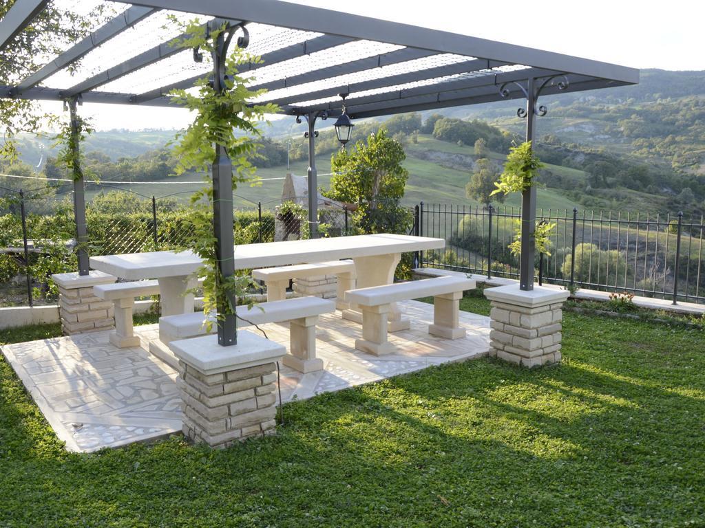 Belvilla By Oyo Graceful Apartment With Garden Petrella Guidi Extérieur photo